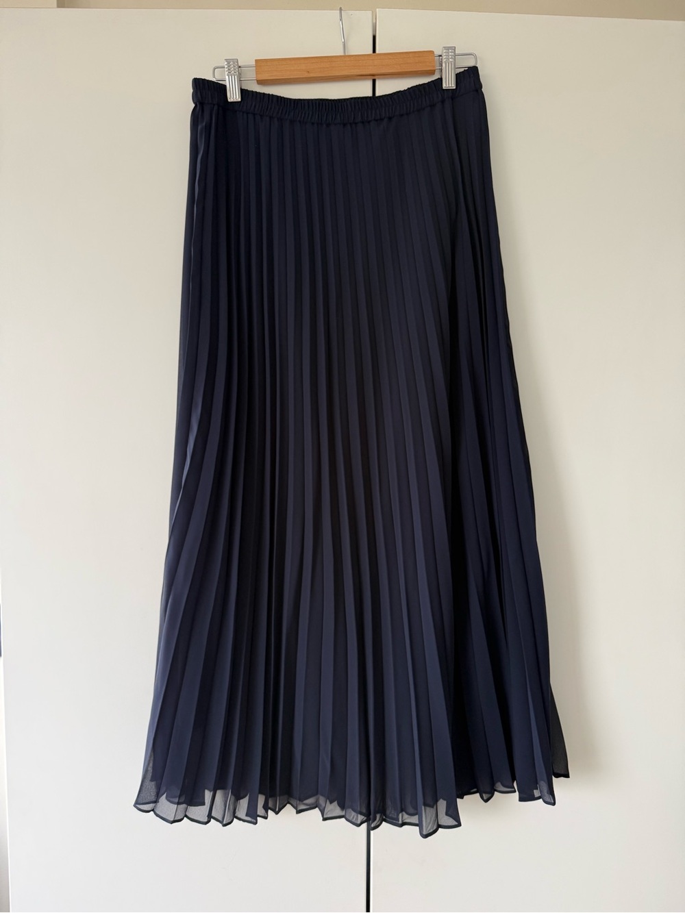 Uniqlo Navy Pleated Chiffon Maxi Skirt Size M
